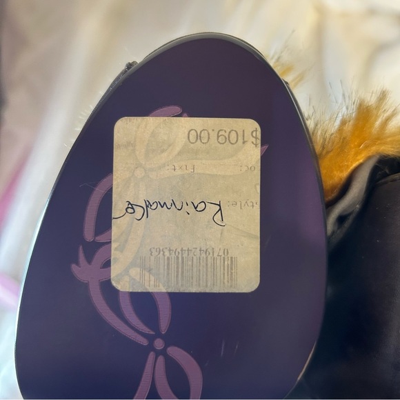 Poetic License 6 1/2 M Flux Leather Heel Bootie,Gray 3.5" Rhinestone Peep Toe - Picture 10 of 16